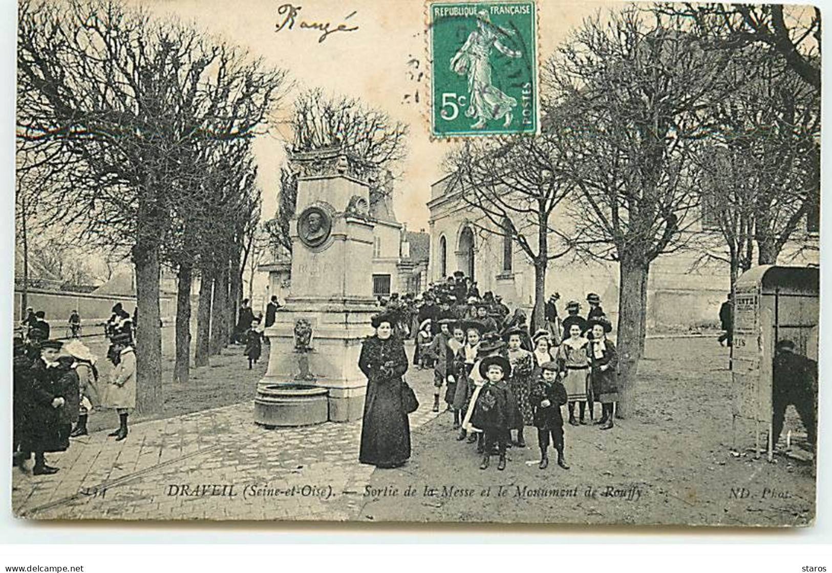 DRAVEIL - Sortie De La Messe Et Le Monument De Rouffy - Draveil