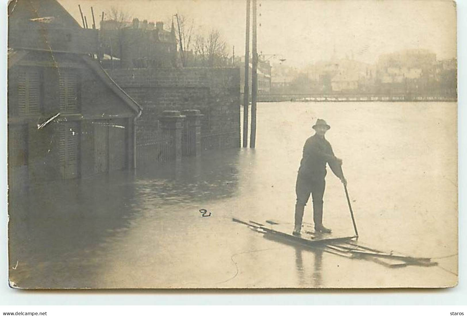 Carte Photo à Localiser - Ancêtre Du Paddle Pendant Les Inondations 1910 Devant L'usine Des Tramways - To Identify