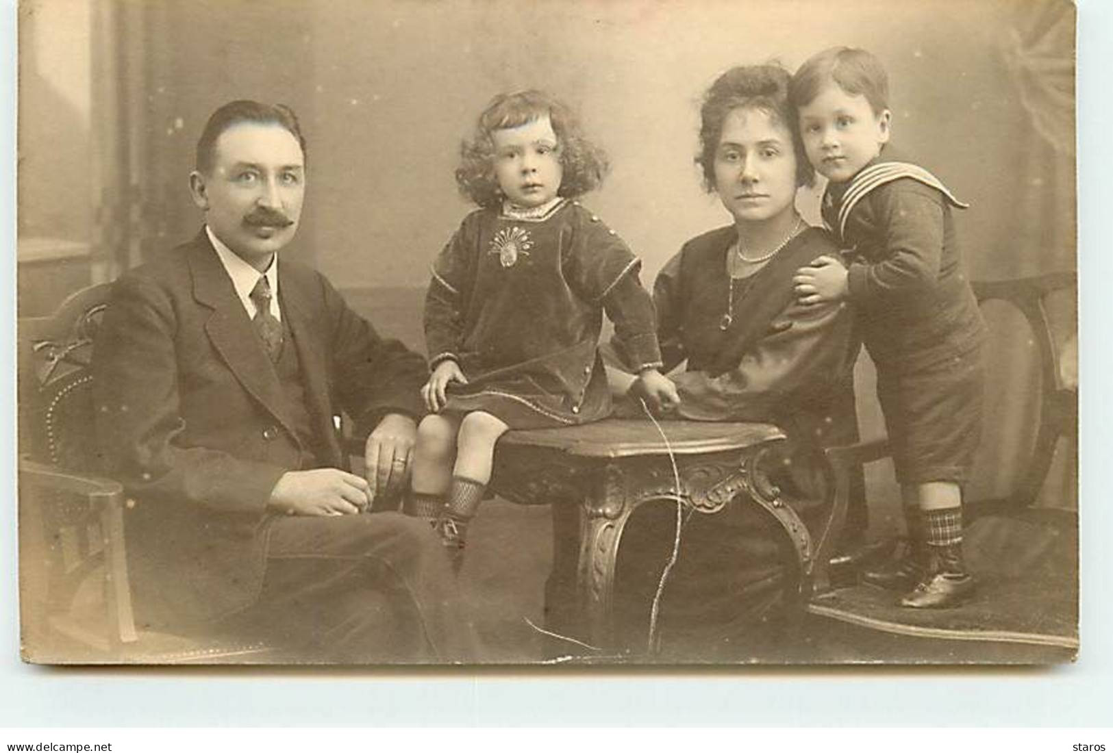 Carte Photo - Belgique - CHARLEROI - Gosselies - Famille Nommée Au Dos De La Carte - Charleroi