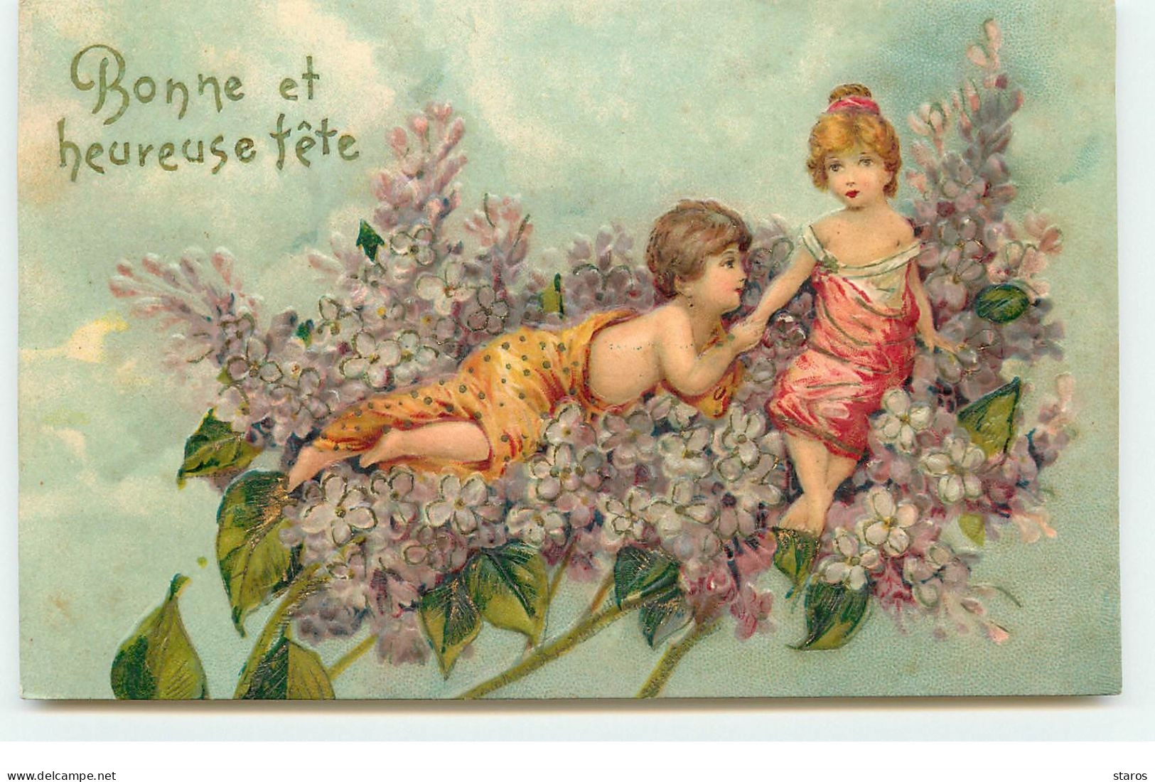 Carte Gaufrée - Bonne Et Heureuse Fête - Enfants Assis Sur Du Lilas - Other & Unclassified