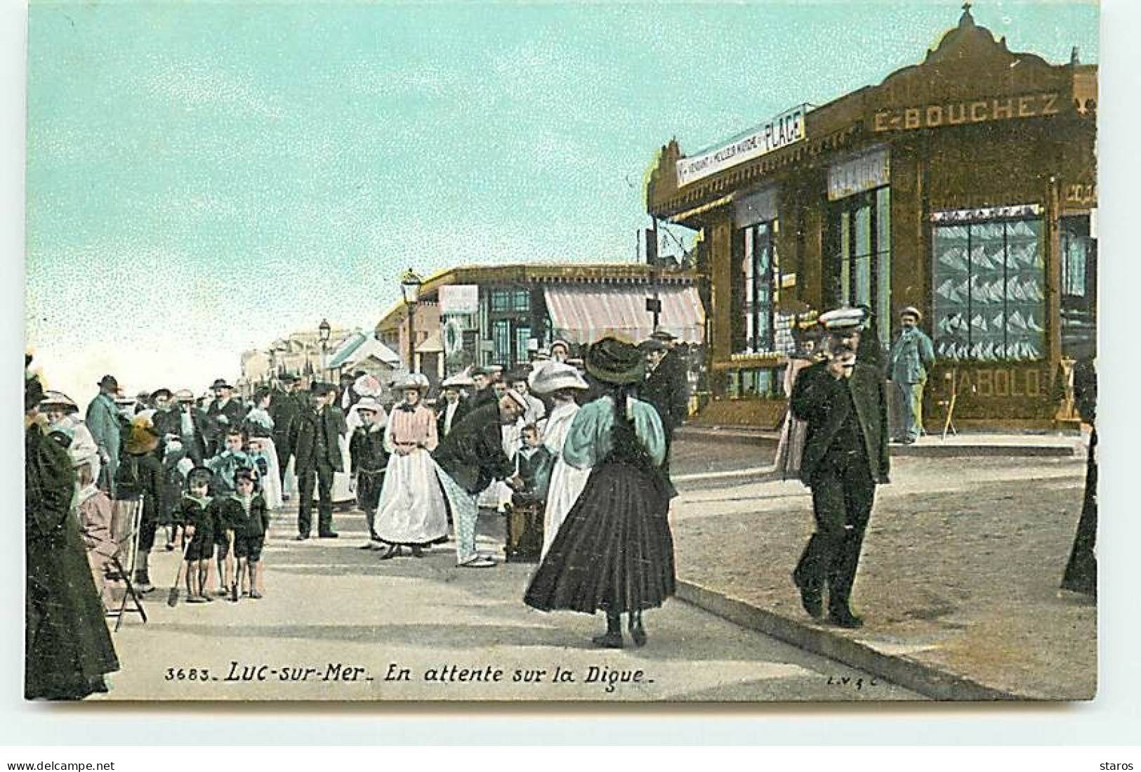 LUC SUR MER - En Attente Sur La Digue - Commerce De Bords De Plage E. Bouchez - Luc Sur Mer