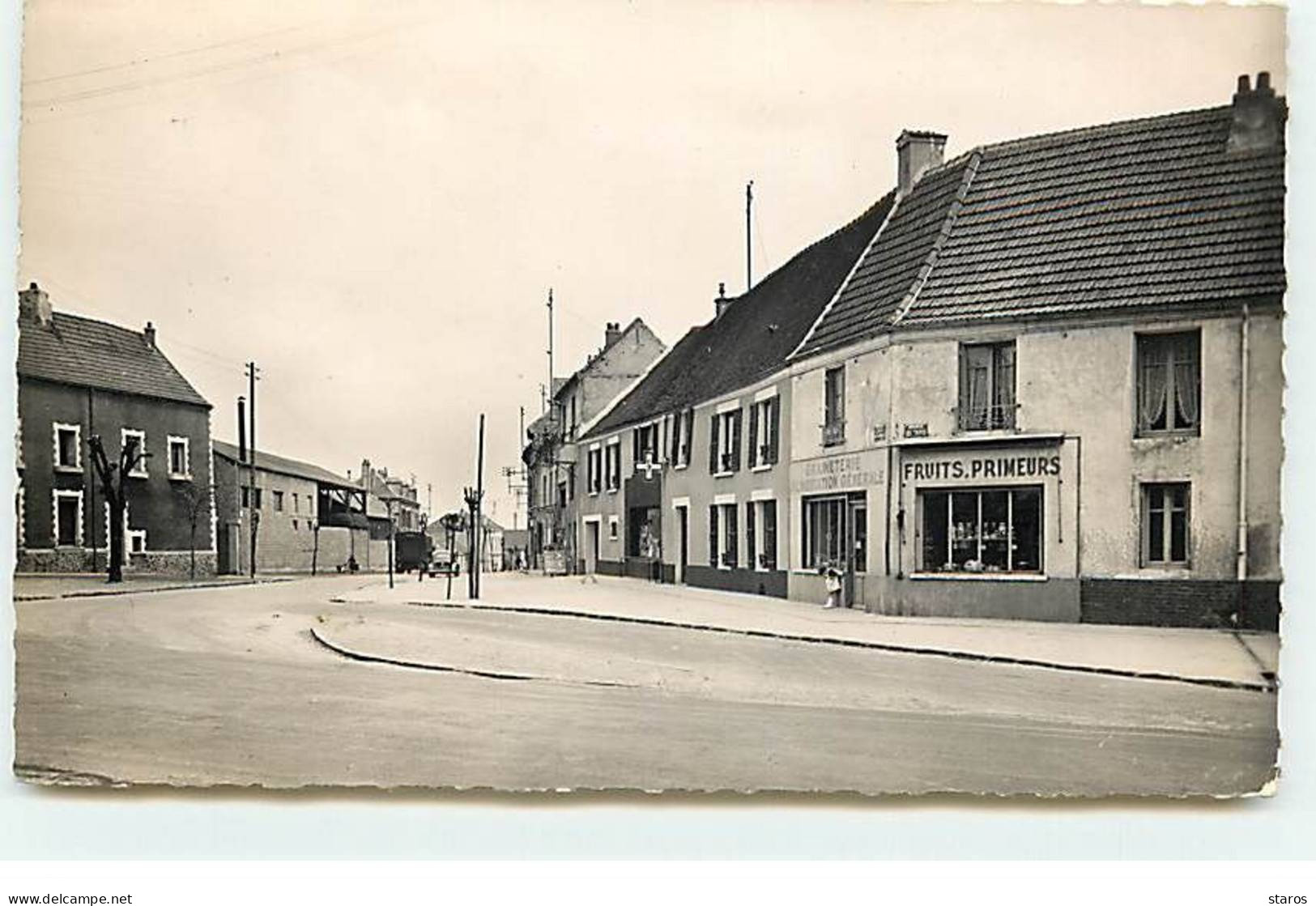 GARGES LES GONESSES - La Rue De Verdun - Pharmacie, Graineterie, Fruits Primeurs ... - Garges Les Gonesses