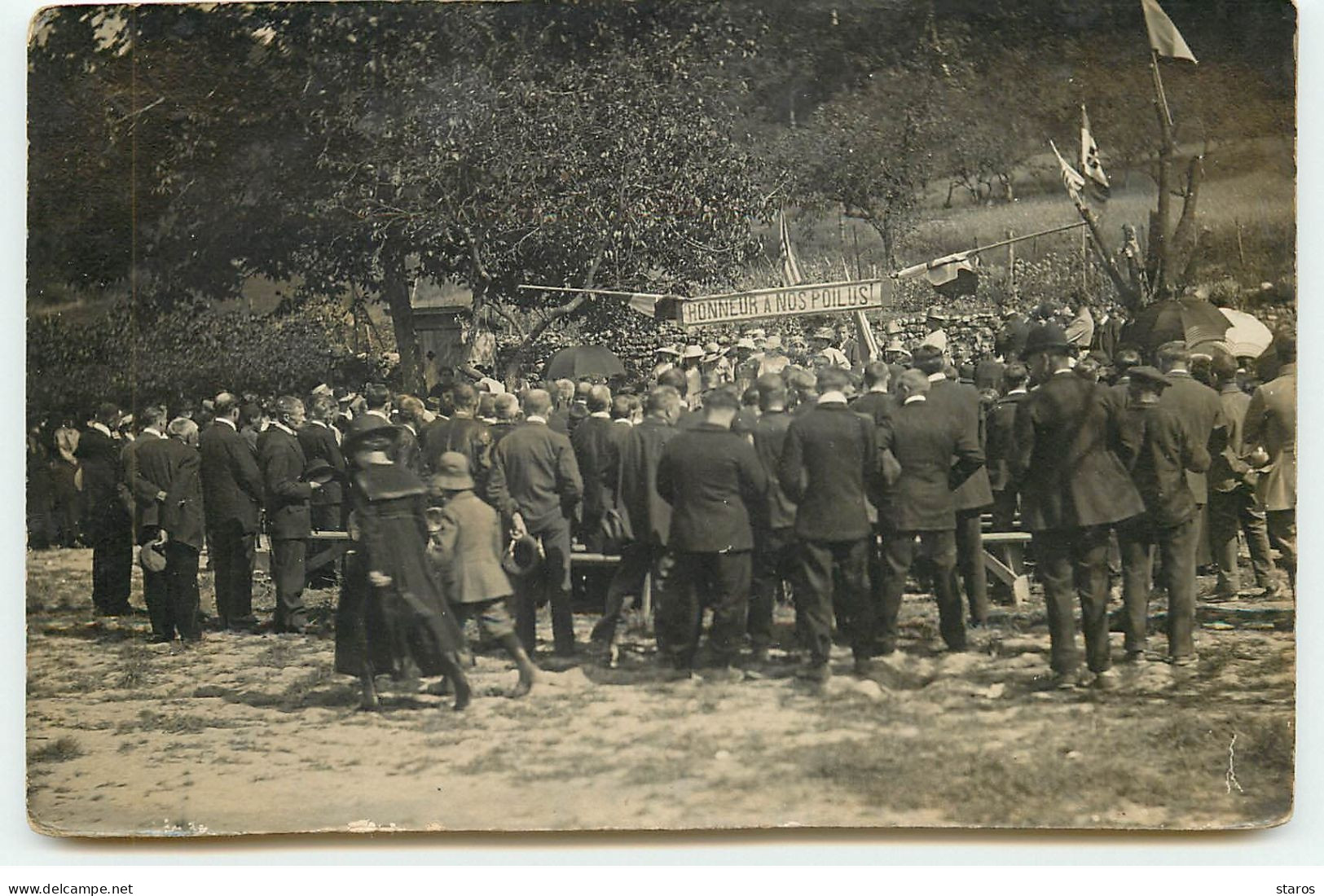 Carte Photo à Localiser - Cérémonie En L'Honneur De Nos Poilus - Guerre 1914-18