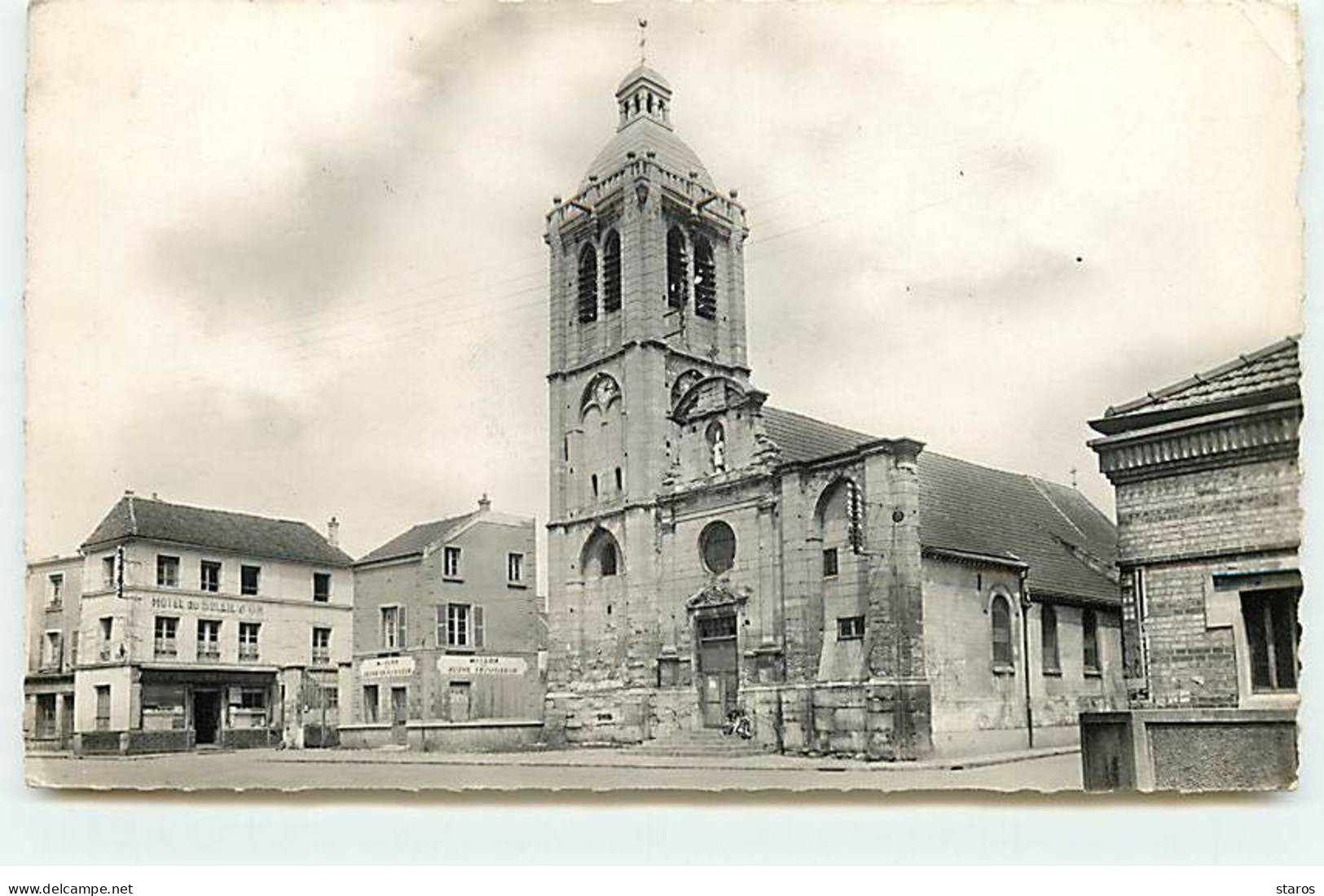 HOUILLES - L'Eglise - Houilles