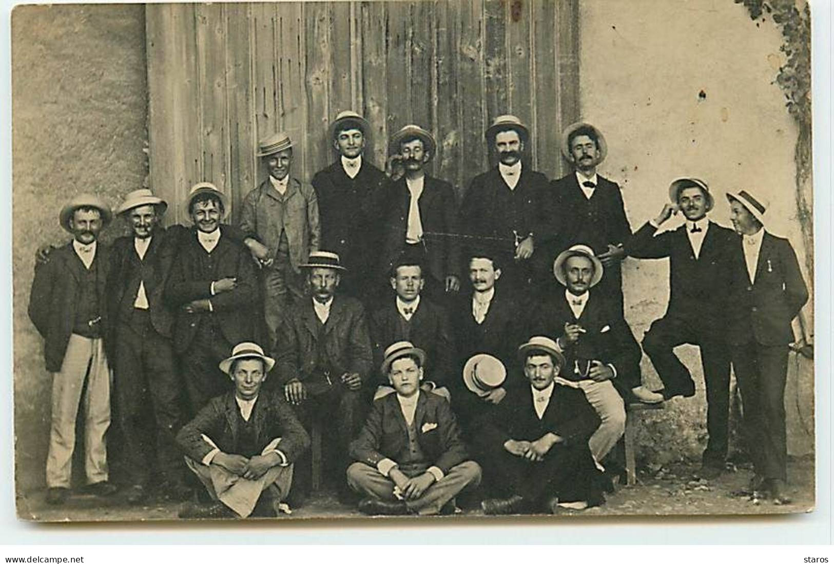 Carte Photo à Identifier - Groupe De Jeunes Hommes - To Identify