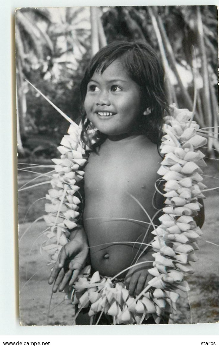 BORA-BORA - Enfant Portant Un Collier De Fleurs - Polynésie Française