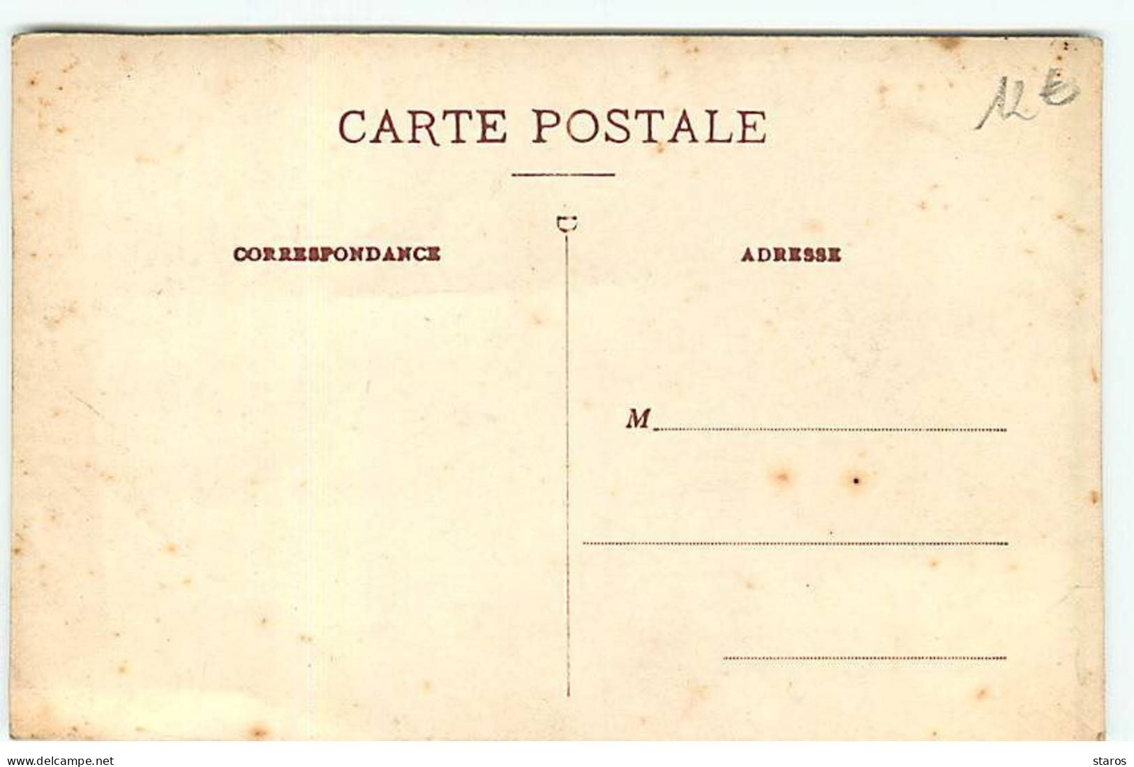 Carte Photo - Deux Femmes Et Un Homme Devant Une Buvette - Cafés