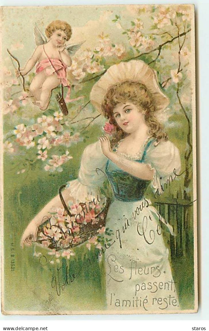 Carte Gaufrée - Les Fleurs Passent L'amitié Reste - Cupidon Regardant Une Jeune Femme Cueillant Des Fleurs - Other & Unclassified