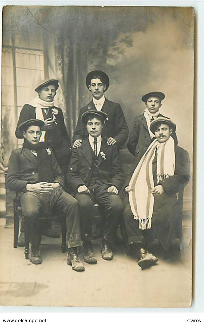 Carte Photo à Identifier - Groupe De Conscrits - To Identify