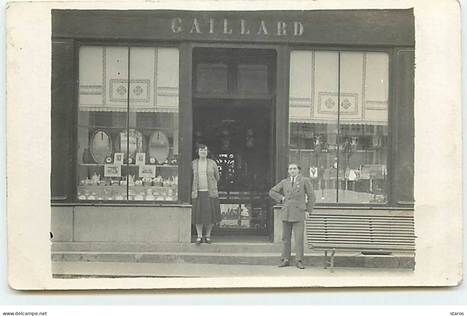 Carte Photo - Couple Devant Un Commerce, Gaillard - Shops