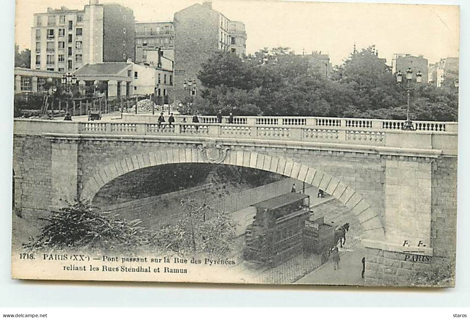 PARIS XX - Pont Passant Sur La Rue Des Pyrénées Reliant Les Rues Stendhal Et Ramus - Tramway  - Edit. Fleury N°1718 - Arrondissement: 20