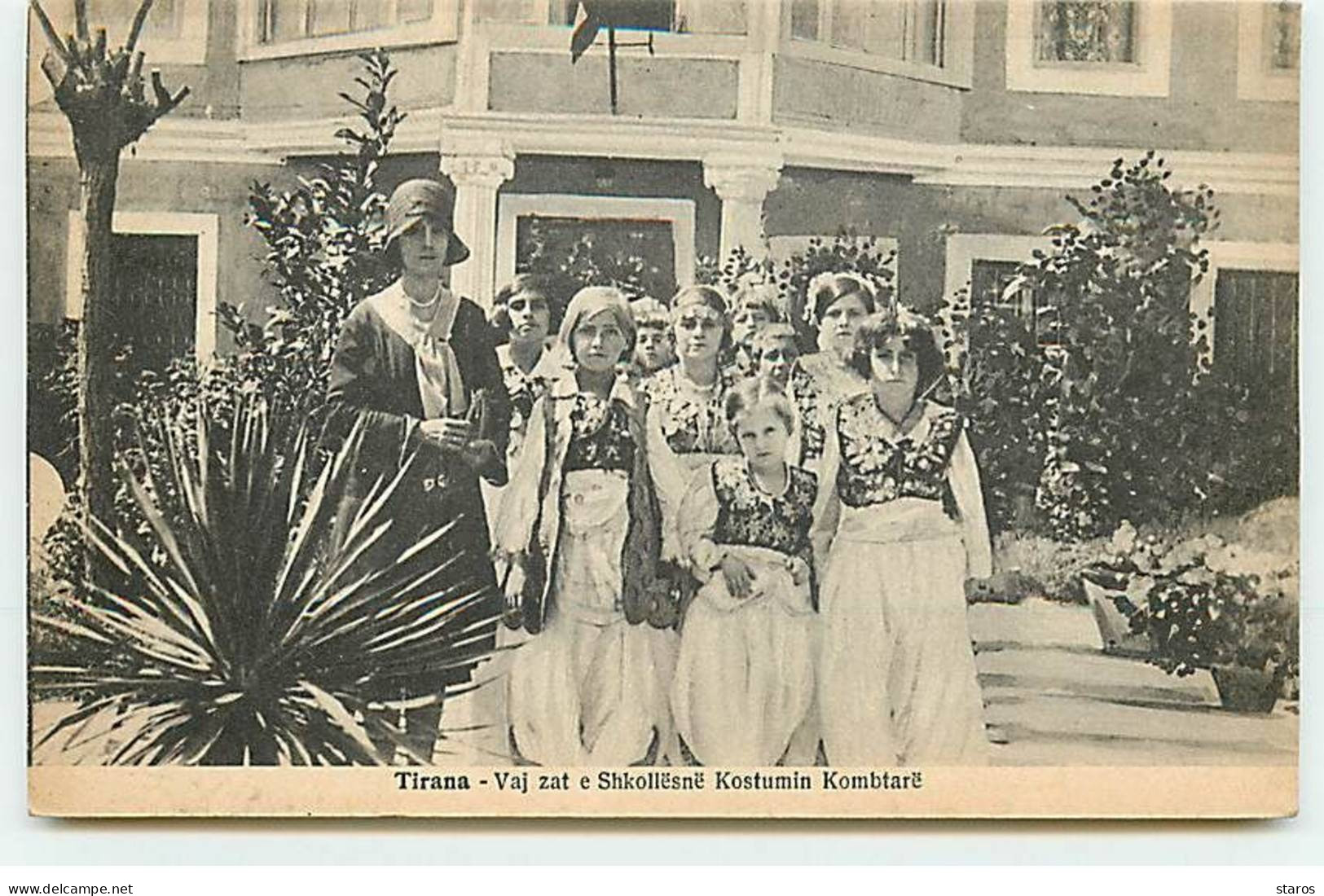 Albanie - TIRANA - Vaj Zat E Shkollësnë Kostumin Kombtarë - Albanië