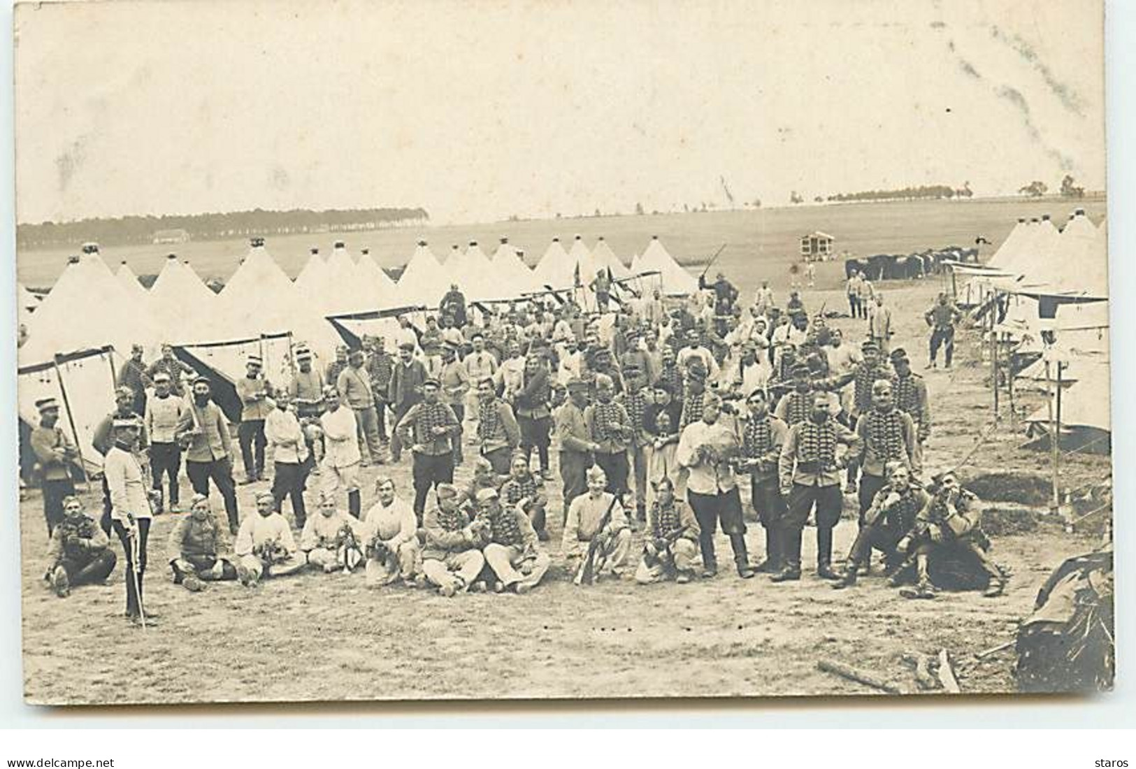 Carte Photo - Un Camp De Militaires - Regiments