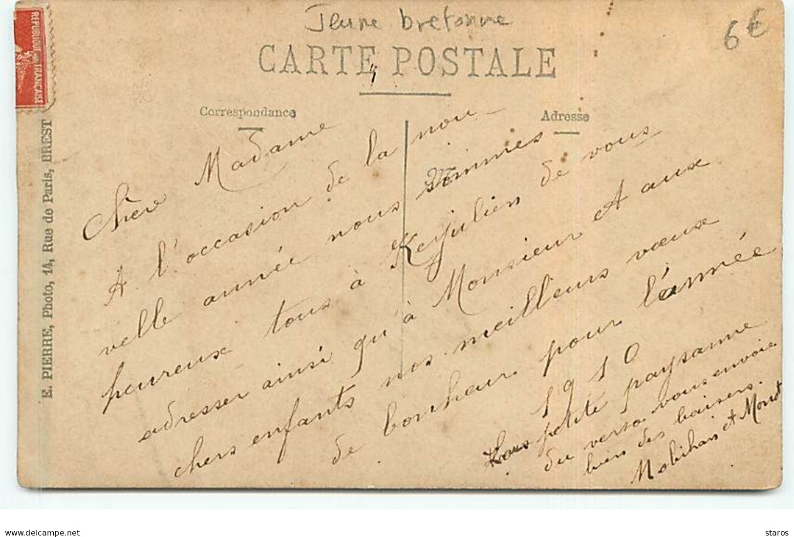 Carte Photo A Localiser - Jeune Bretonne S'appuyant Sur Un Guéridon L'air Triste - To Identify