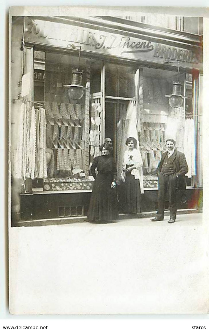 Carte Photo - PARIS II - 70 Rue Des Petits Champs - Dentelles Et Broderie J. Vincent - District 02