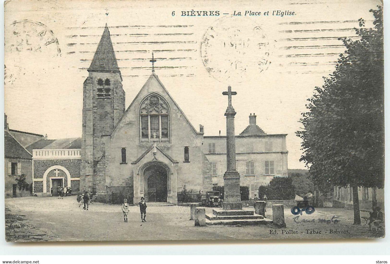 BIEVRES - La Place Et L'Eglise - Bievres