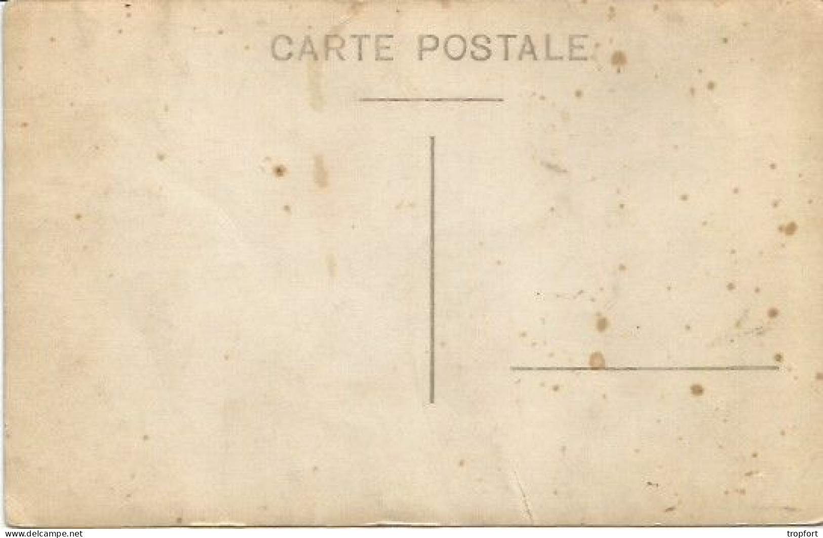 CPA  PHOTO  GROUPE DE MILITAIRES POILUS CASQUE REGIMENT - Guerre 1914-18