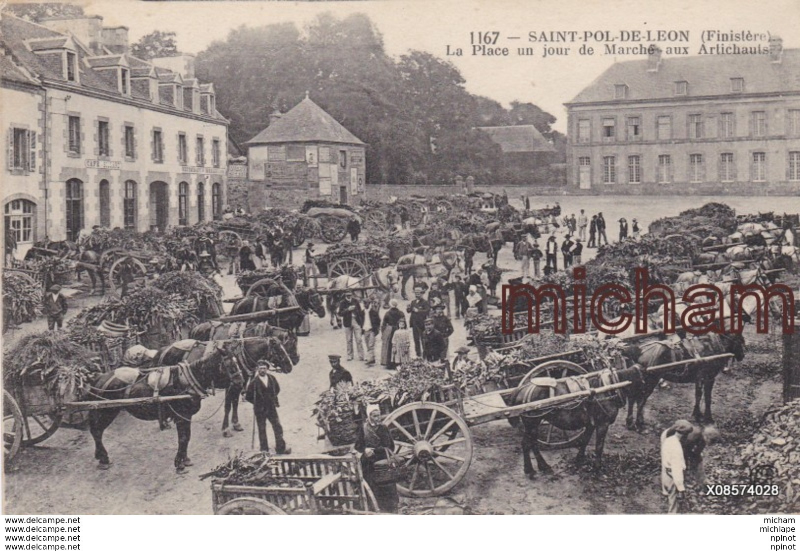 CPA  29   SAINT POL DE LEON La Place Un Jour De Marché  Aux  Artichautx   - Tres Bon état - Saint-Pol-de-Léon