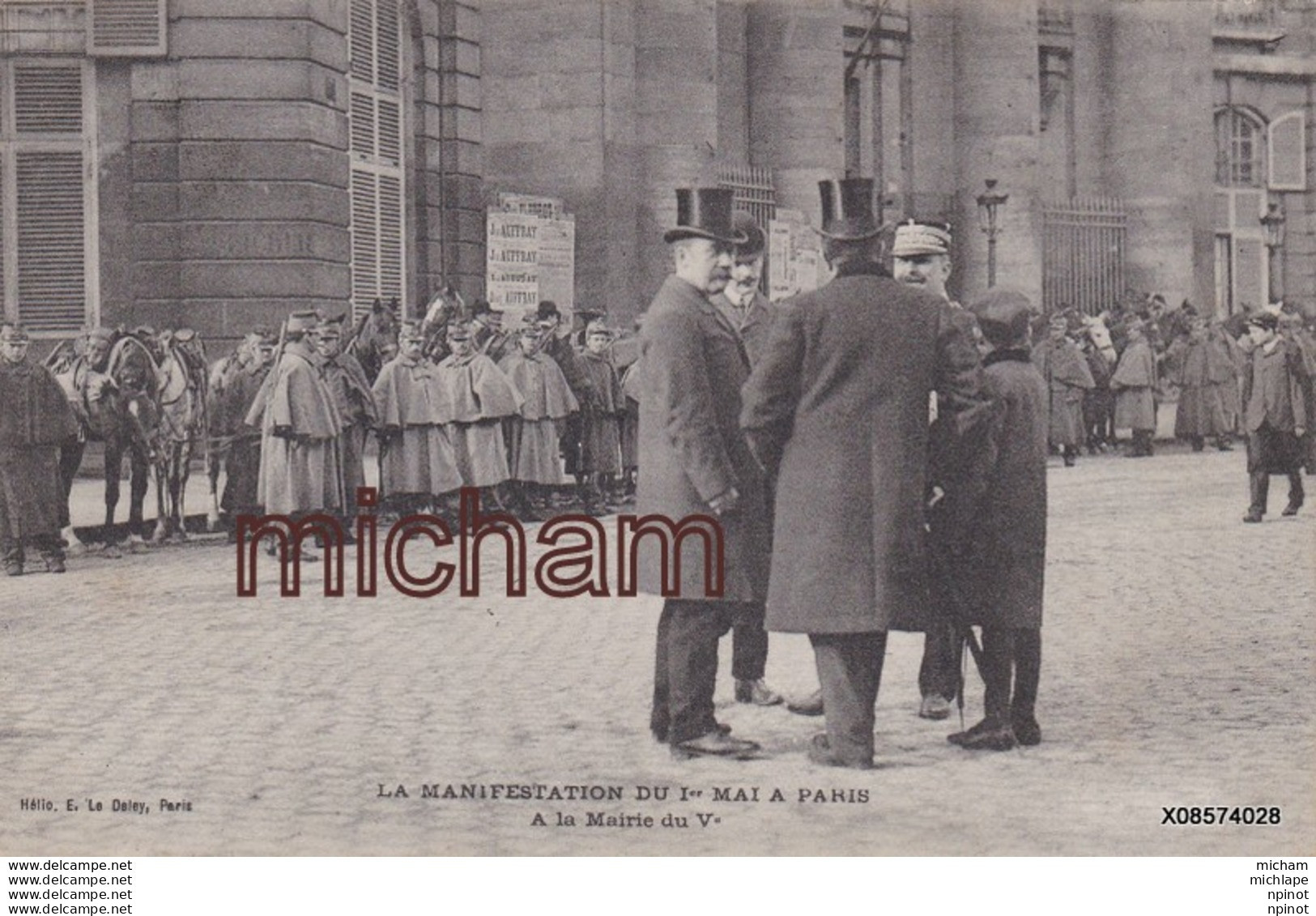 CPA   75 Paris  5 Em  Manifestation Du 1 Er Mai Mairie Du 5 Em  Tres Bon état - Arrondissement: 05