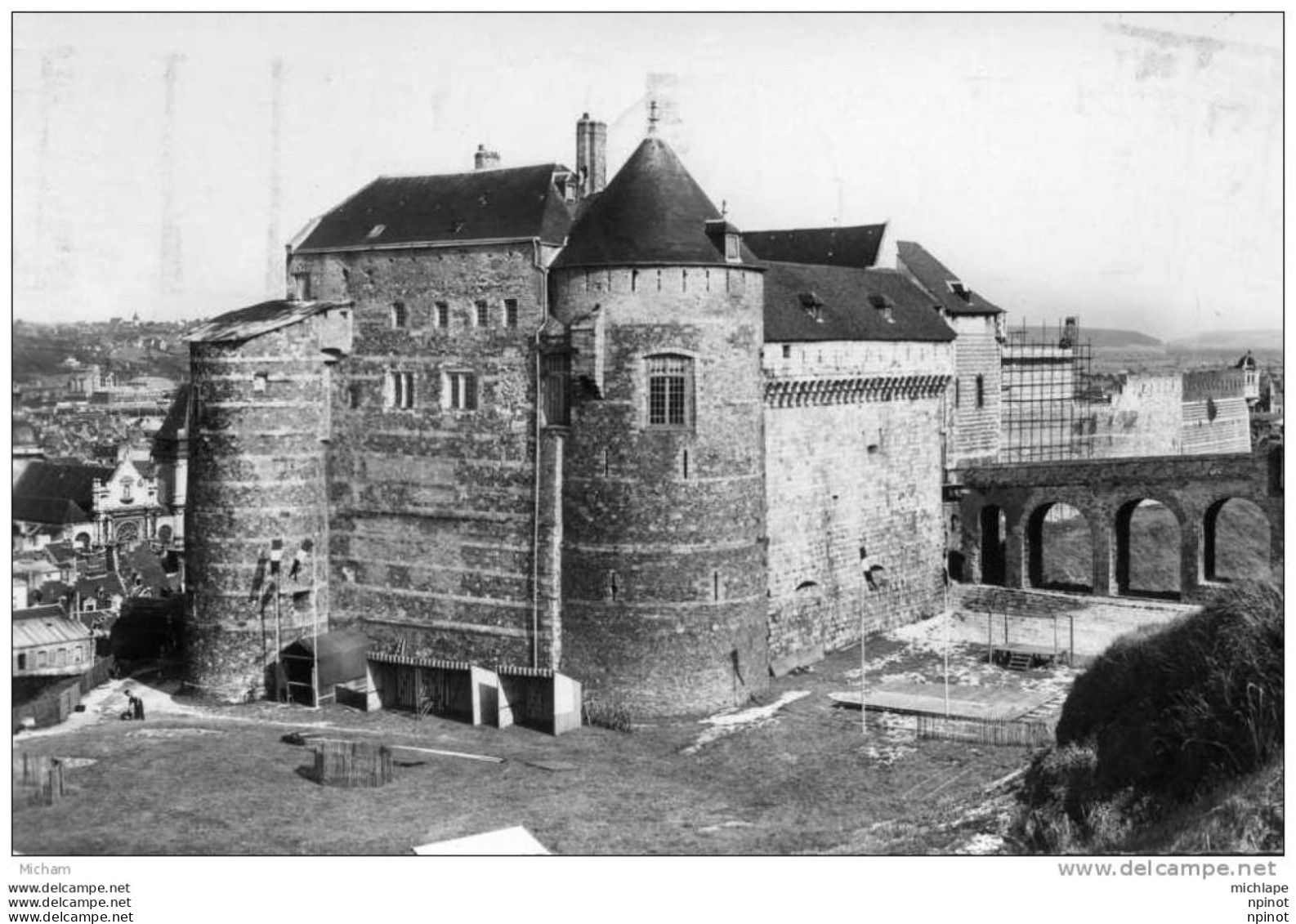 CPSM  76 DIEPPE  VIEUX CHATEAU  VUE DE LA FALAISE PARFAIT ETAT - Dieppe