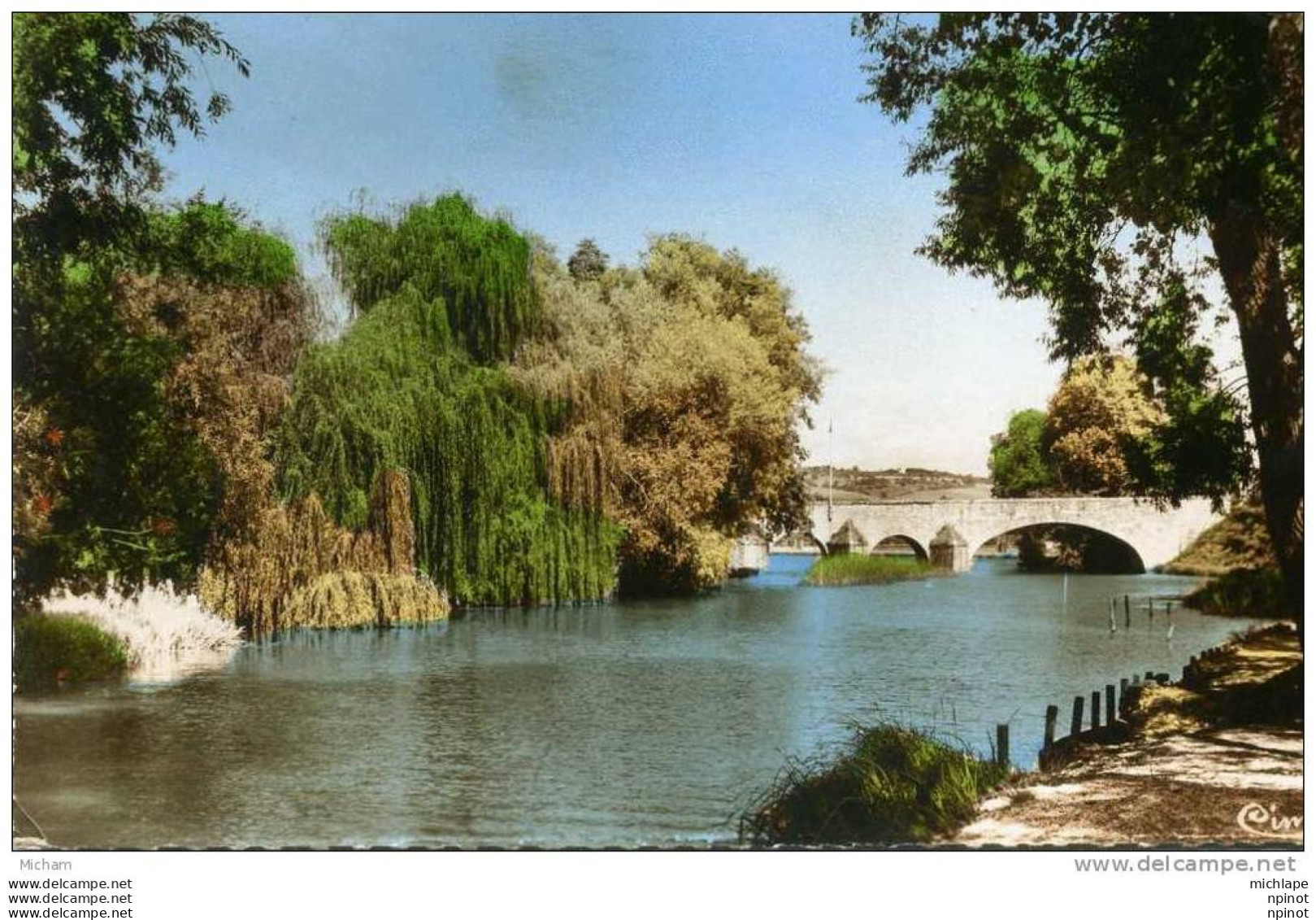 CPSM  89  VILLENEUVE SUR YONNE  LE PONT VU DE L'ILE D'AMOUR  PARFAIT ETAT COULEURS - Villeneuve-sur-Yonne