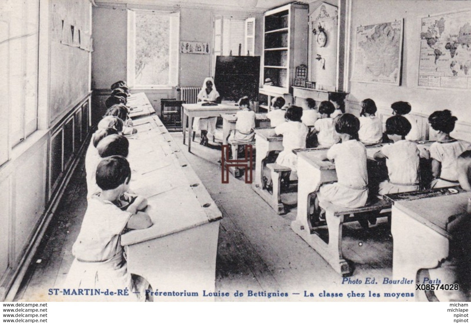 CPA 17 SAINT MARTIN DE RE Préventorium  La Classe Chez Les Moyens  Tres Bon état - Saint-Martin-de-Ré