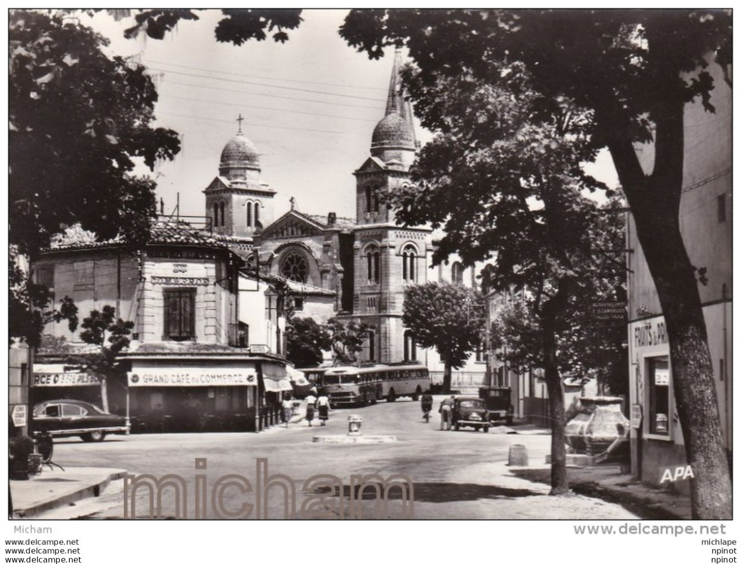 CPM  31  REVEL  ROND POINT ET EGLISE  NOTRE  DAME  TB ETAT - Revel