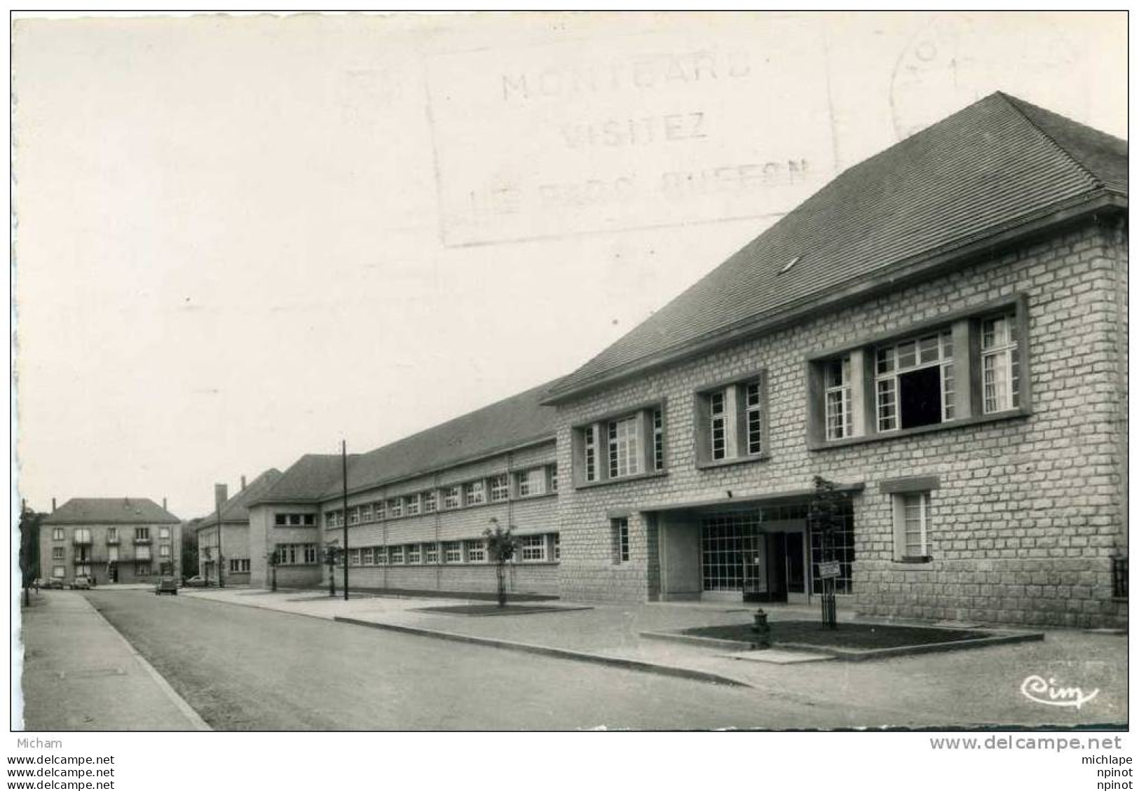 CPSM 21   MONTBARD  LE GROUPE  SCOLAIRE  PARFAIT ETAT - Montbard