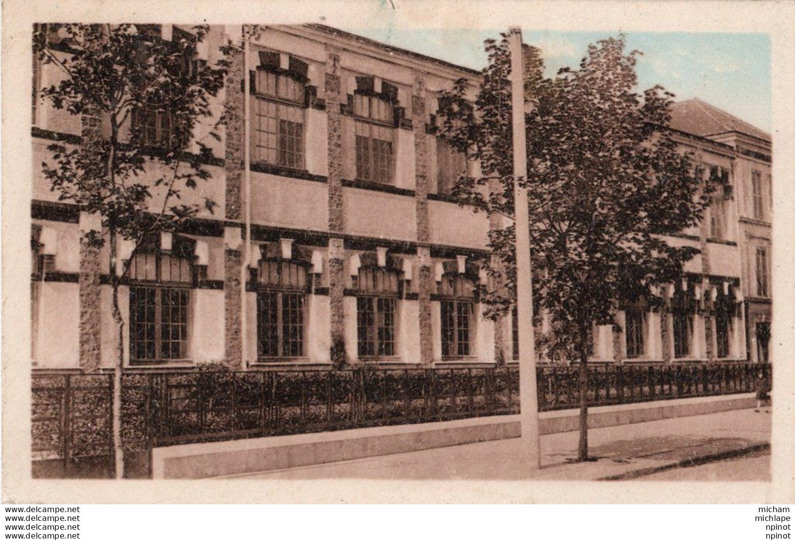 C P A  93  NOISY  LE  SEC - école De Jeunes Filles  Boulevard Gambetta - Noisy Le Sec