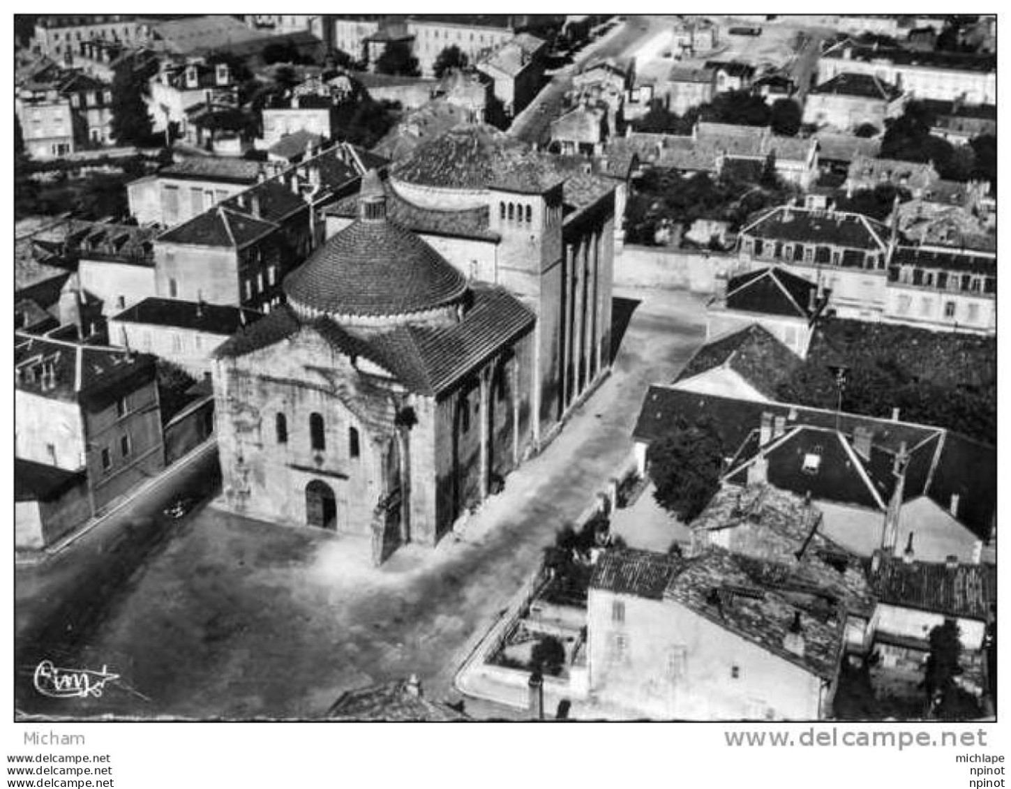 CPM   24 PERIGUEUX  EGLISE DE LA CITE VUE  D'AVION - Périgueux