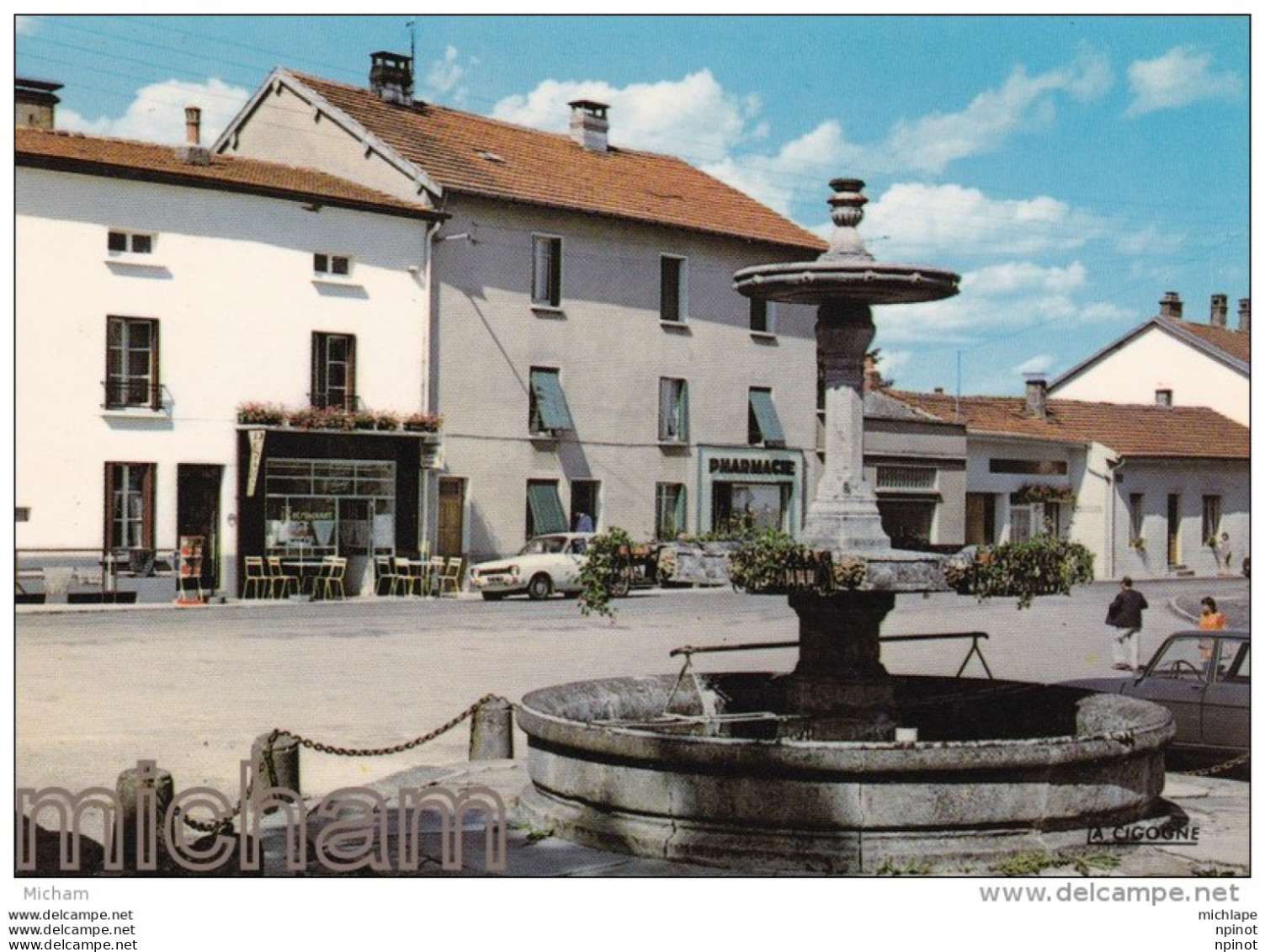 CPM  88  MONTHUREUX  SUR SAONE    PLACE  DE LA  REPUBLIQUE   TB ETAT - Monthureux Sur Saone