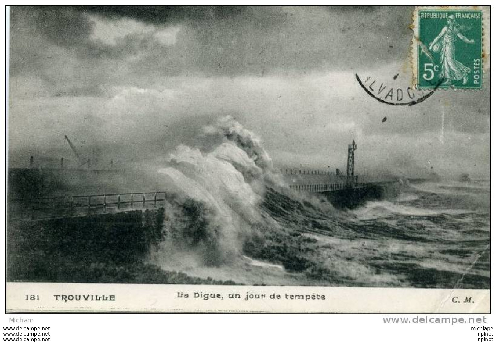 CPA  14   TROUVILLE  LA DIGUE  UN JOURS DE TEMPETE      PARFAIT ETAT - Trouville