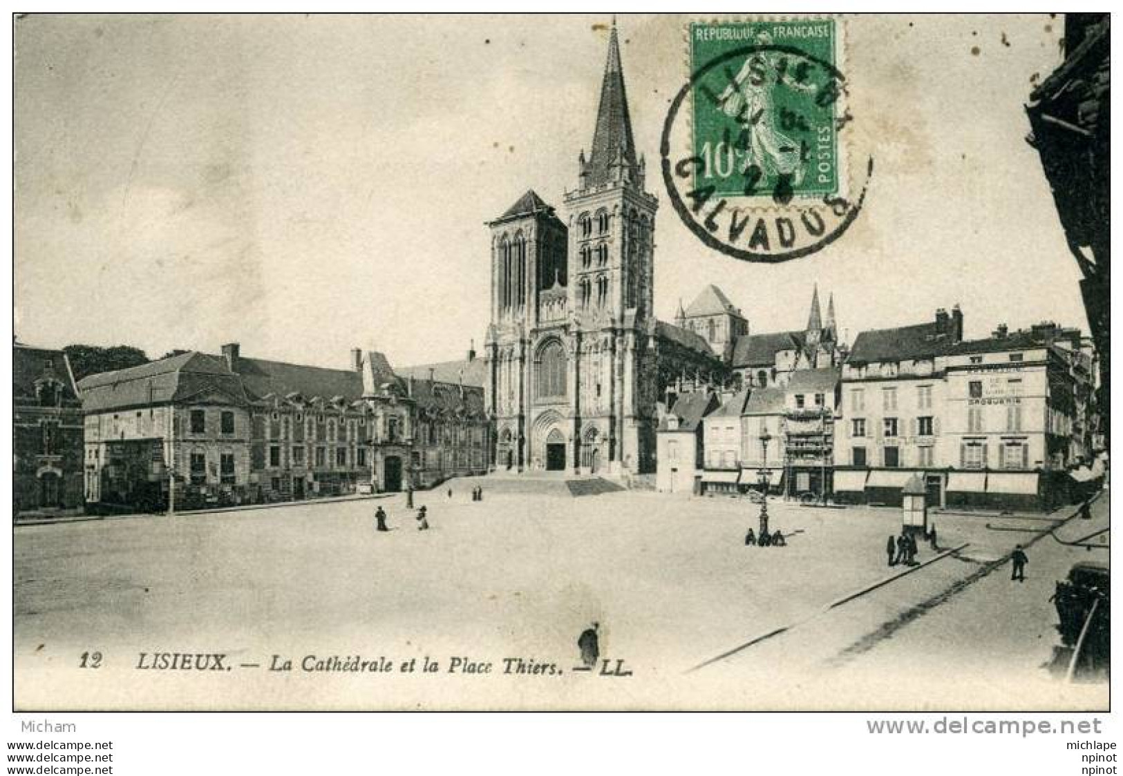 CPA  14 LISIEUX   CATHEDRALE ET PLACE THIERS  PARFAIT ETAT - Lisieux