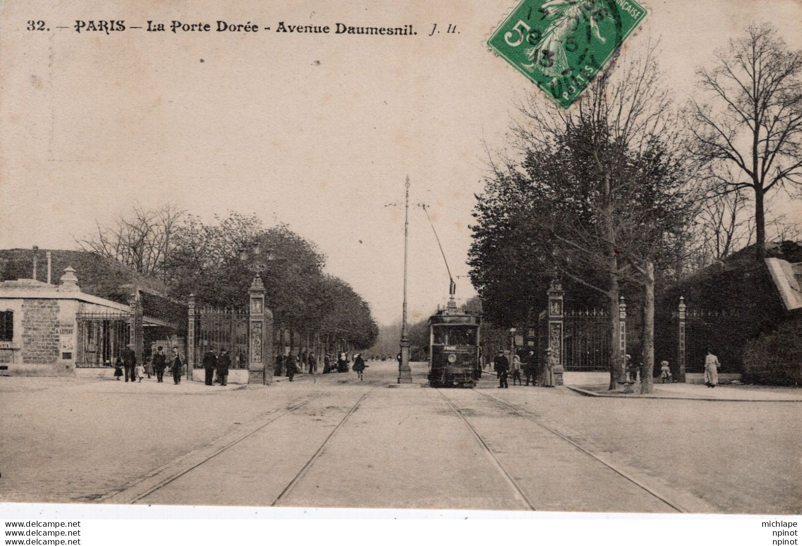 C P A -  75 -  PARIS  -     13 Em      La Porte Dorée - Avenue  Daumesnil - District 13