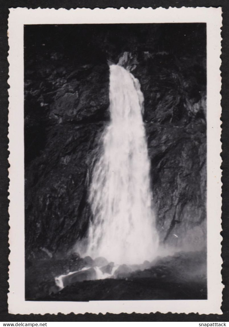 Jolie Photographie De La Cascade De Pissevache / Salanfe / Vernayaz / Suisse , Début 50's 6,2x8,9 Cm - Places