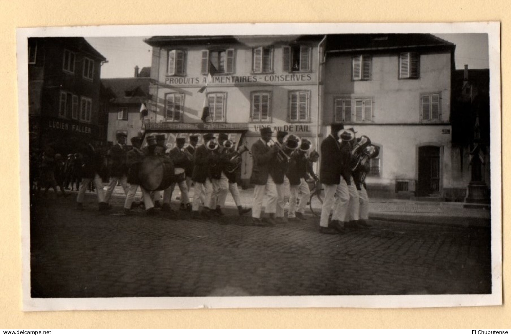 Photo Défilé Fanfare Rue Sélestat - épicerie - Magasin Lucien Faller - Alsace 1930 - Places