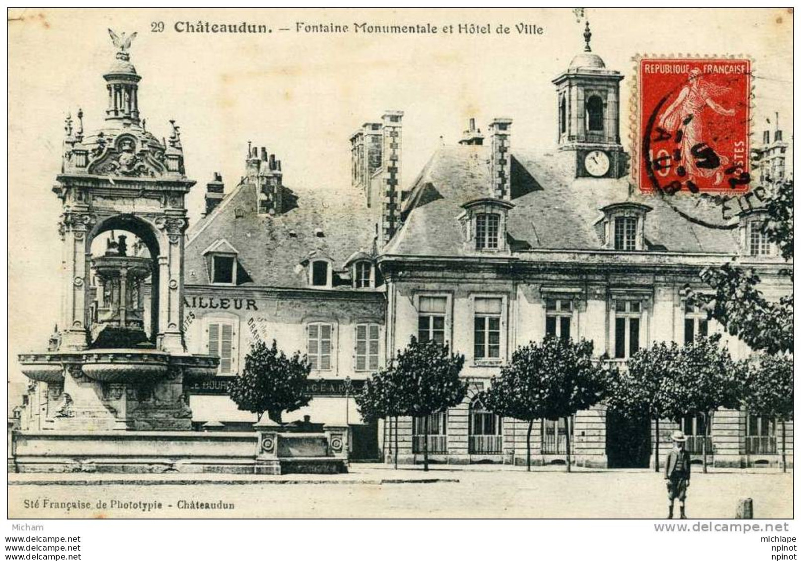 CPA  28   CHATEAUDUN   FONTAINE MONUMENTAL  HOTEL DE VILLE - Chateaudun