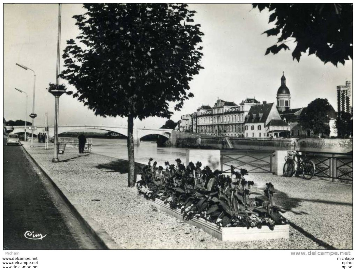 CPM  71  CHALON SUR SAONE  QUAI DE LA SAONE   PARFAIT ETAT - Chalon Sur Saone