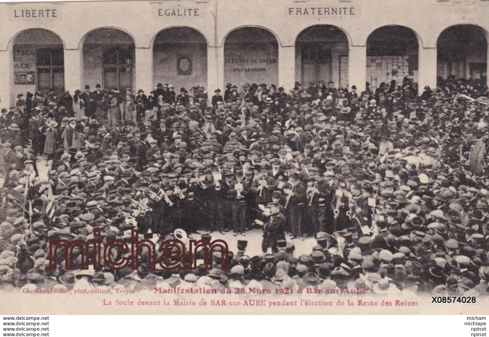 CPA 10 BAR SUR AUBE Manifestationdu 28 Mars 1921la Foule Devant La Mairie   Tb Etat - Bar-sur-Aube