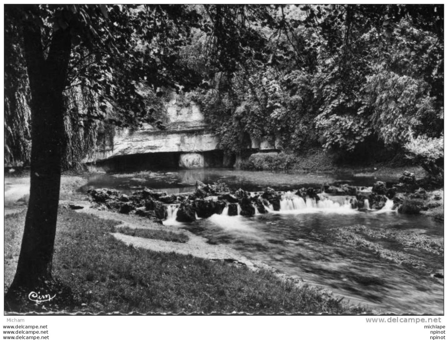 CPM  21  CHATILLON   SOURCE DE LA  DOUIX    PARFAIT ETAT - Chatillon Sur Seine