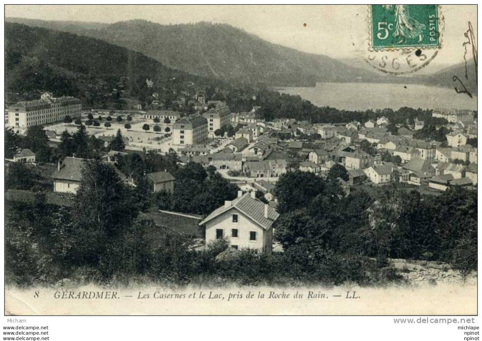 CPA 88 GERARDMER   LES CASERNES ET LE LAC  PRIS DE LA ROCHE DU RAIN  PARFAIT ETAT - Gerardmer