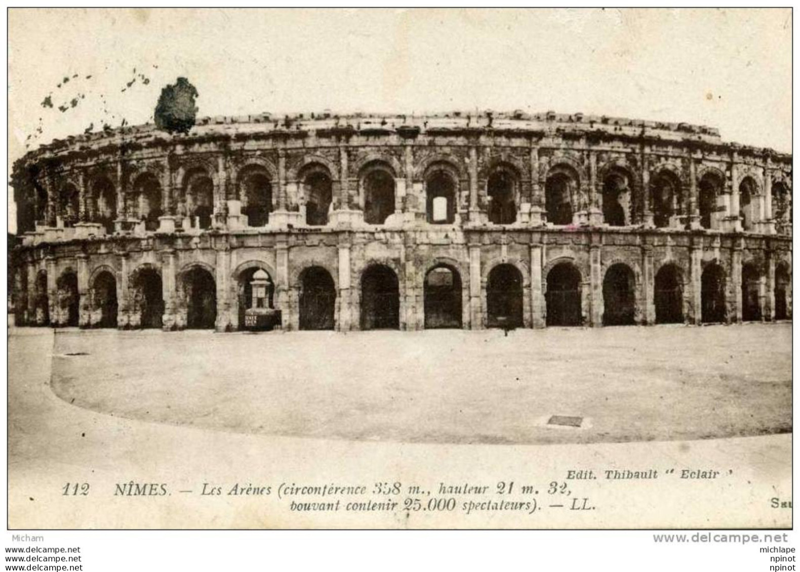 CPA 30  NIMES    LES  ARENES    PARFAIT ETAT - Nîmes