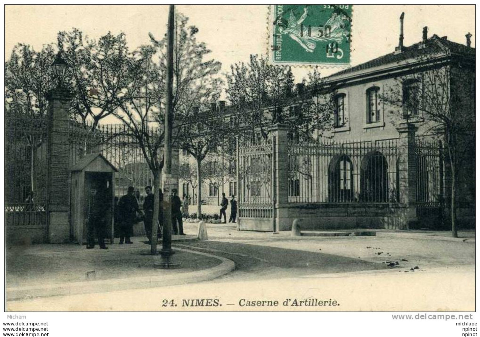 CPA 30  NIMES    CASERNE D'ARTILLERIE  ANIMATION   PARFAIT ETAT - Nîmes