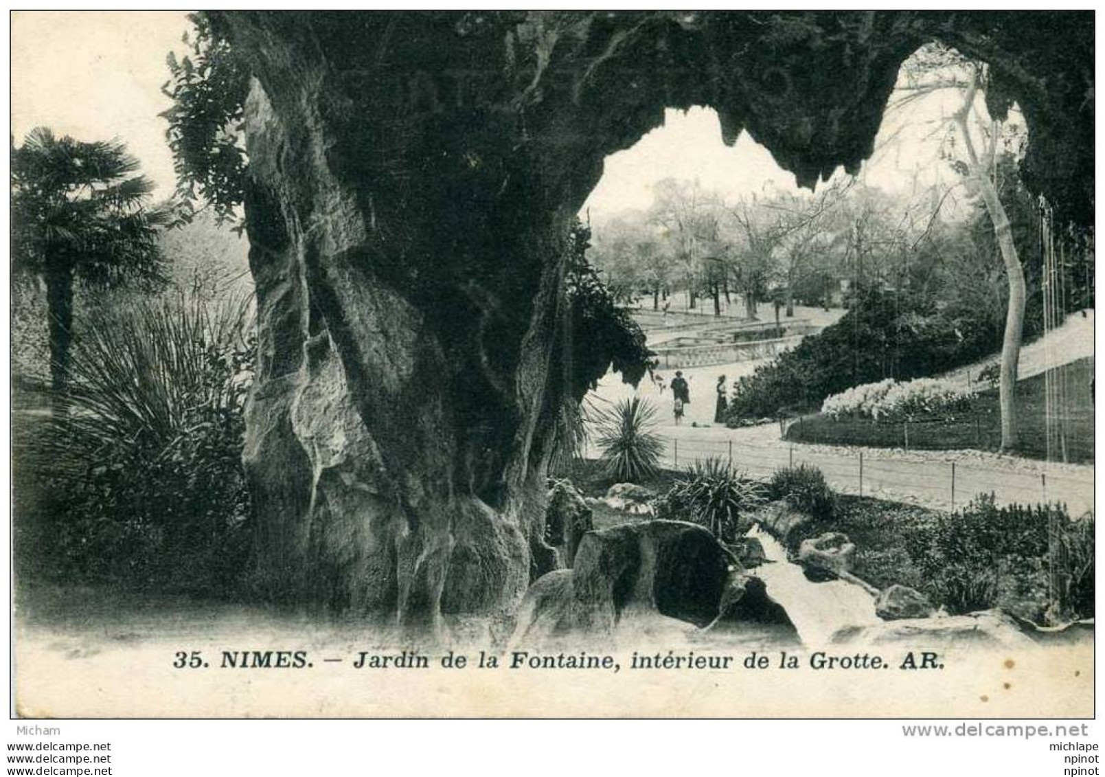 CPA 30  NIMES    JARDIN DE LA  FONTAINE INTERIEUR DE LA  GROTTE     PARFAIT ETAT - Nîmes