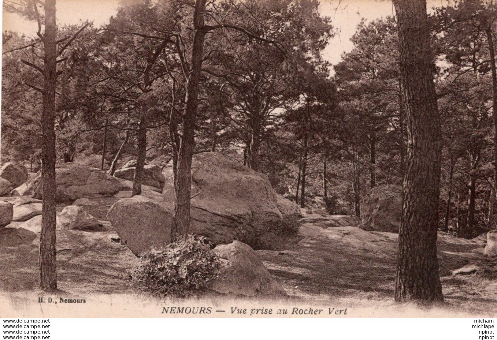 CPA 77 - NEMOURS -  Vue Prise Au Rocher Vert - Nemours