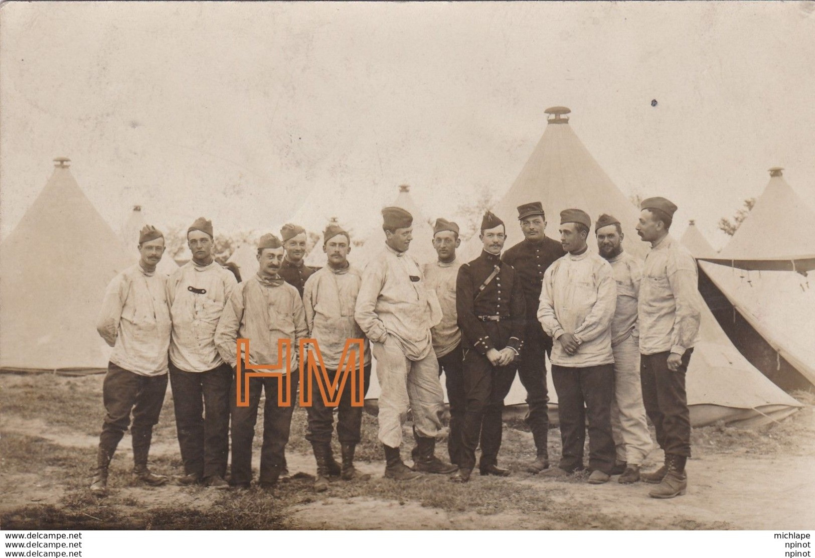 CPA THEME  MILTARIA  14/18  C P PHOTO  Un Groupe  De Soldats - War 1914-18