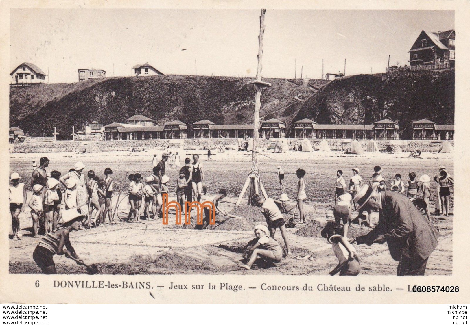CPA  50  Donville  Les Bains - Jeux  Sur La Plage  - Concours  Du Chateau De Sable  Tres Bon état - Other & Unclassified