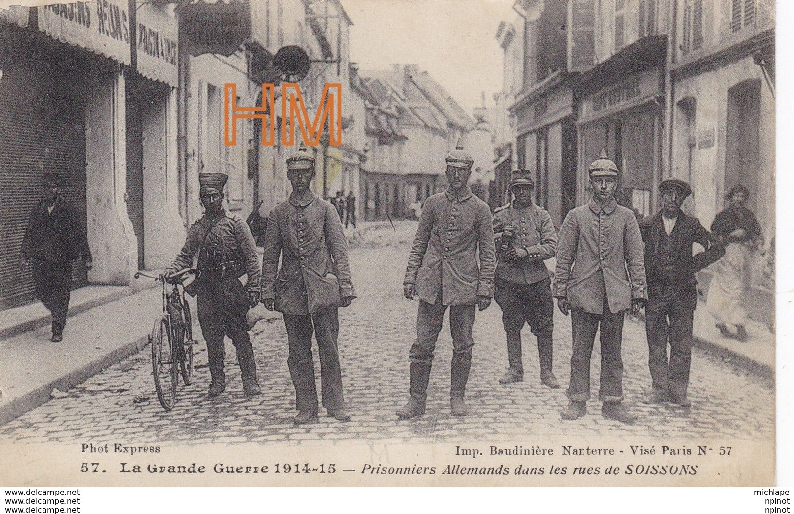 TH  MILITARIA 14/18  - Prisonniers  Allemands  Dans  Les Rues De  Soissons - 1914-18