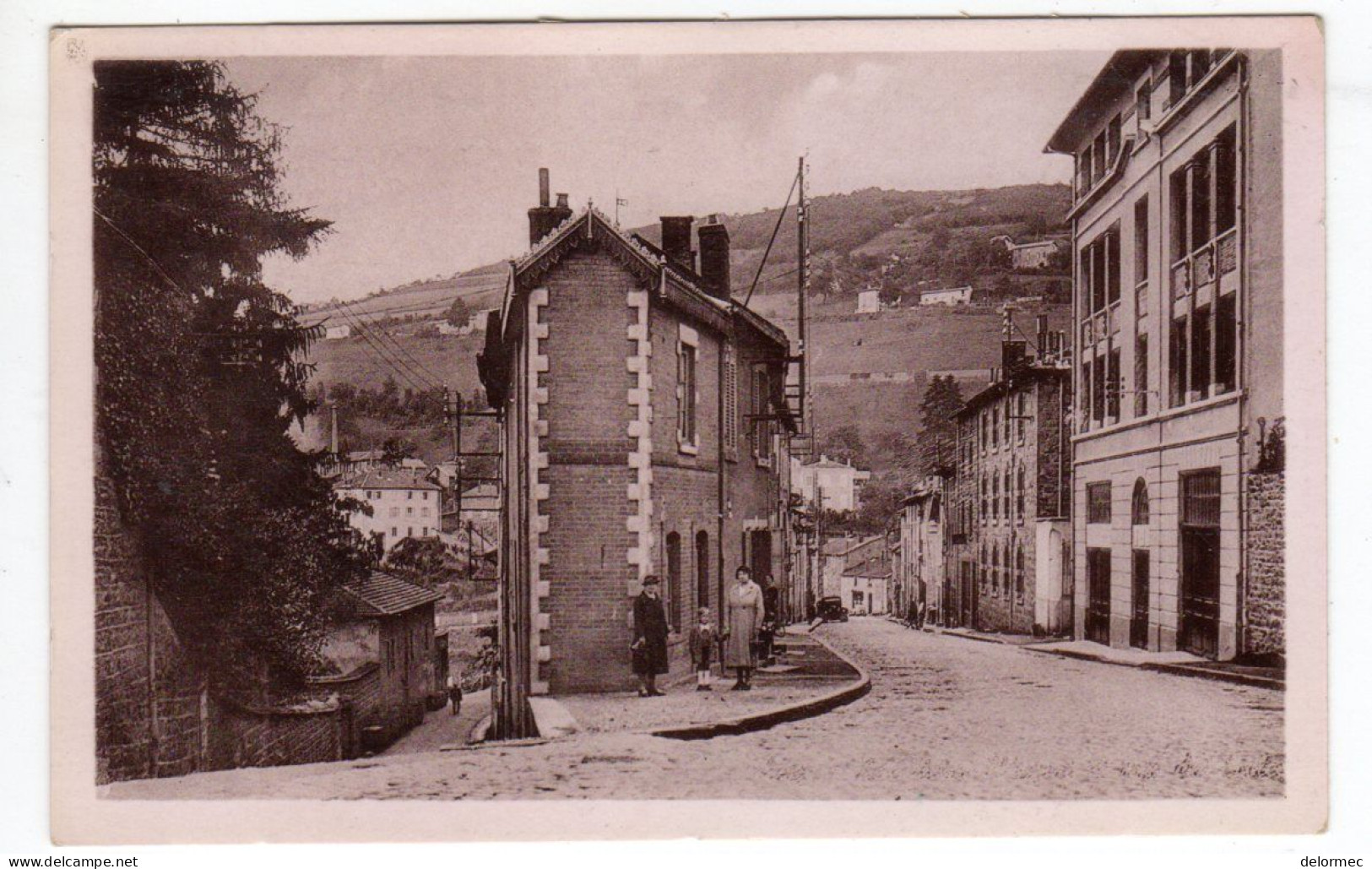 CPSM Photo Thizy Rhône 69 Rue Victor Clément Et Rue Des Ecoles Petite Animation éditeur Meynaud - Thizy