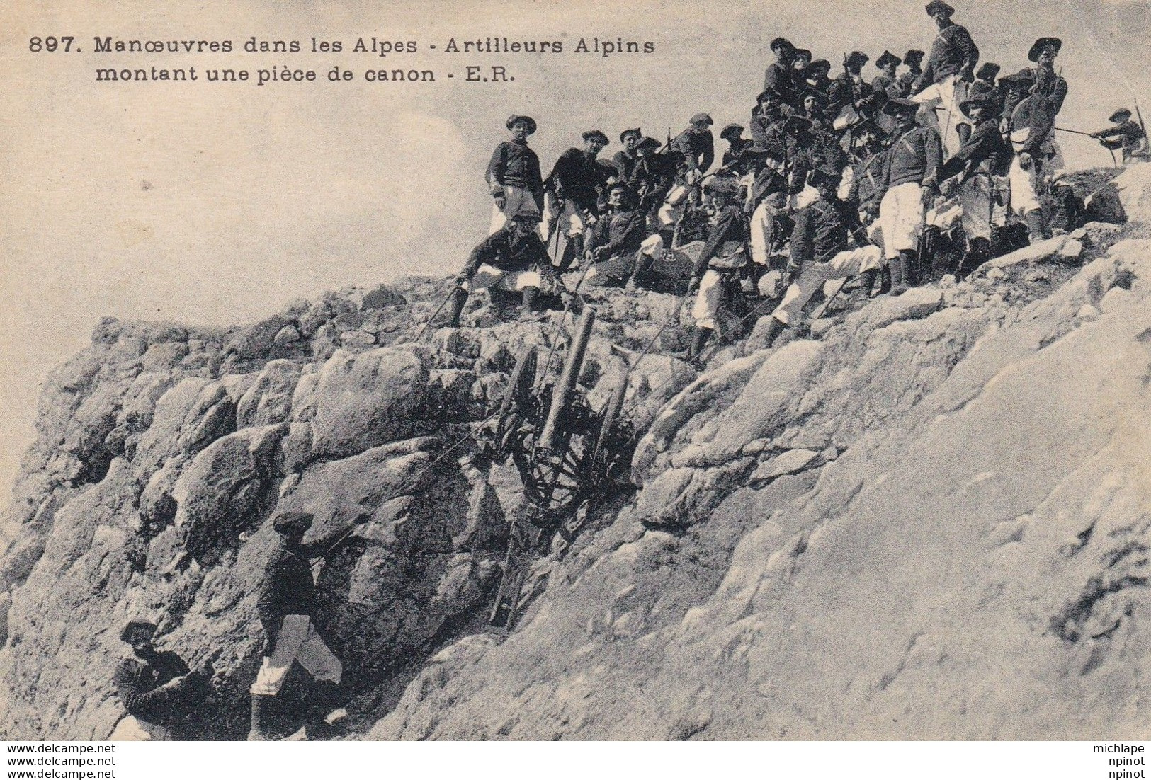 C P A Artilleurs Alpin Montant Une  Piece  De Canon     T B E - 1914-18